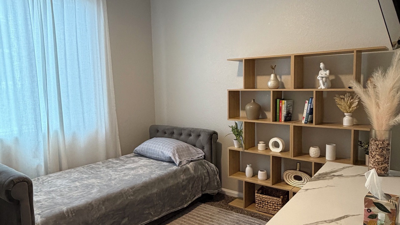 Photo of Bedroom in Aurora