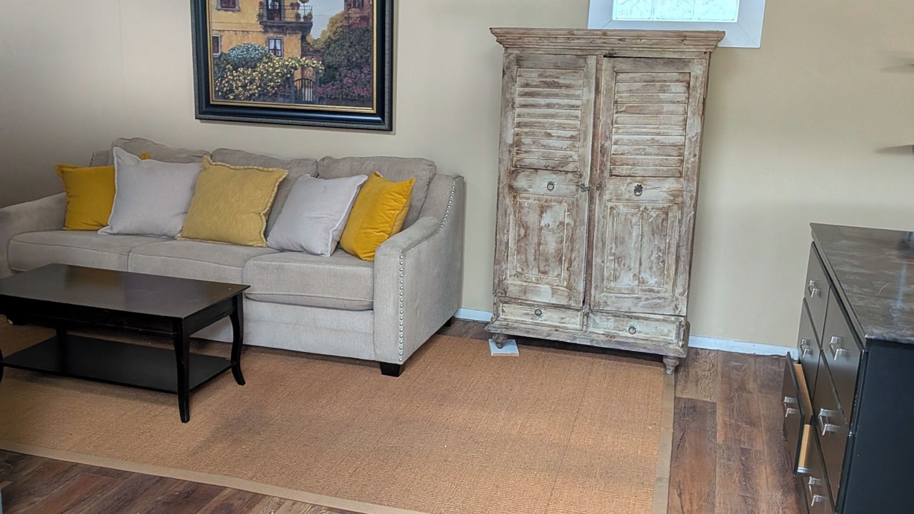 Photo of Livingroom in West Plaza