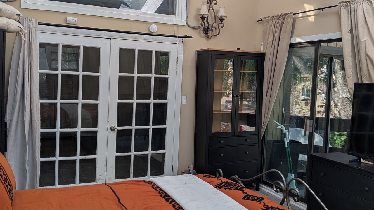 Photo of Bedroom in West Plaza