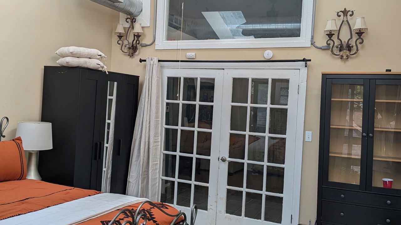 Photo of Bedroom in West Plaza