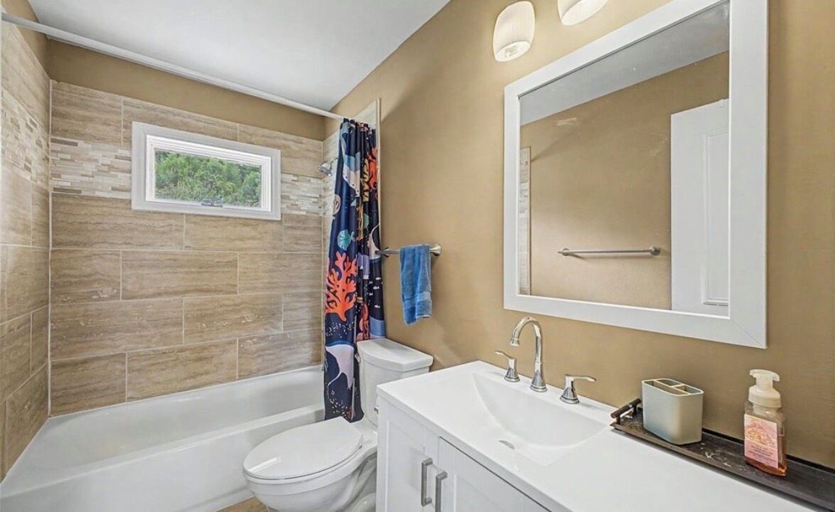 Photo of Bathroom in Lyons