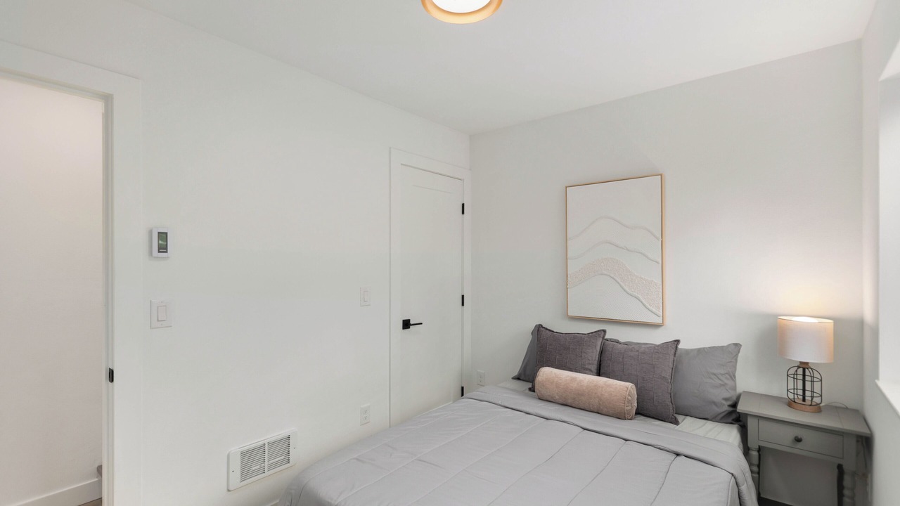 Photo of Bedroom in Mid-Beacon Hill