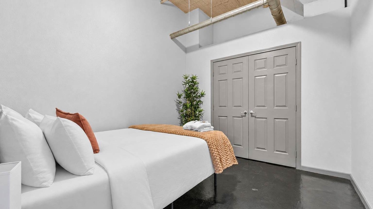 Photo of Bedroom in River Market
