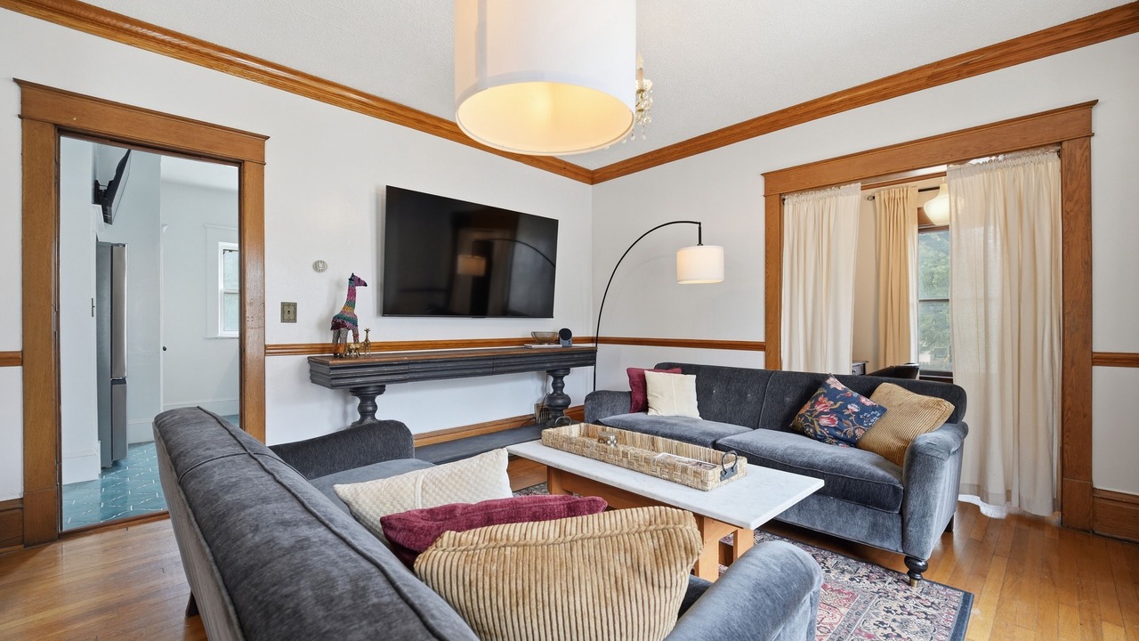 Photo of Livingroom in Rosedale