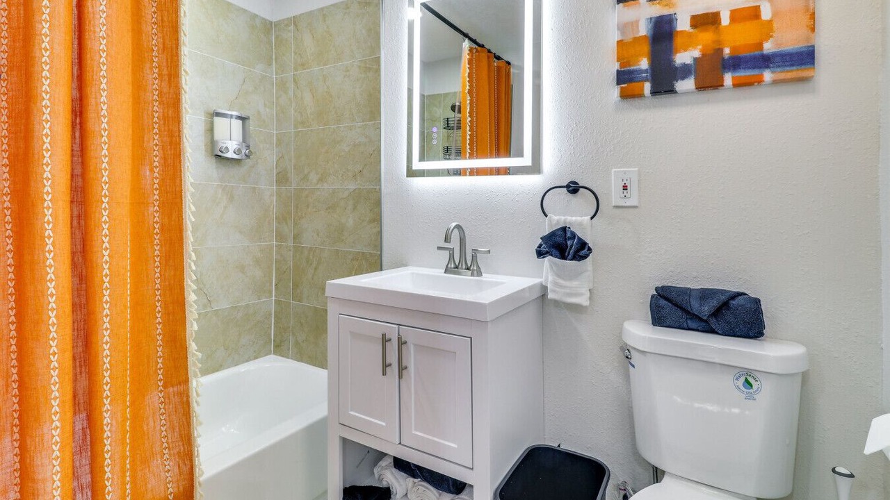 Photo of Bathroom in Near North Valley