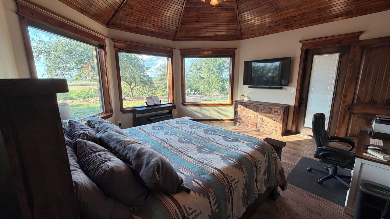 Photo of Bedroom in Burkett