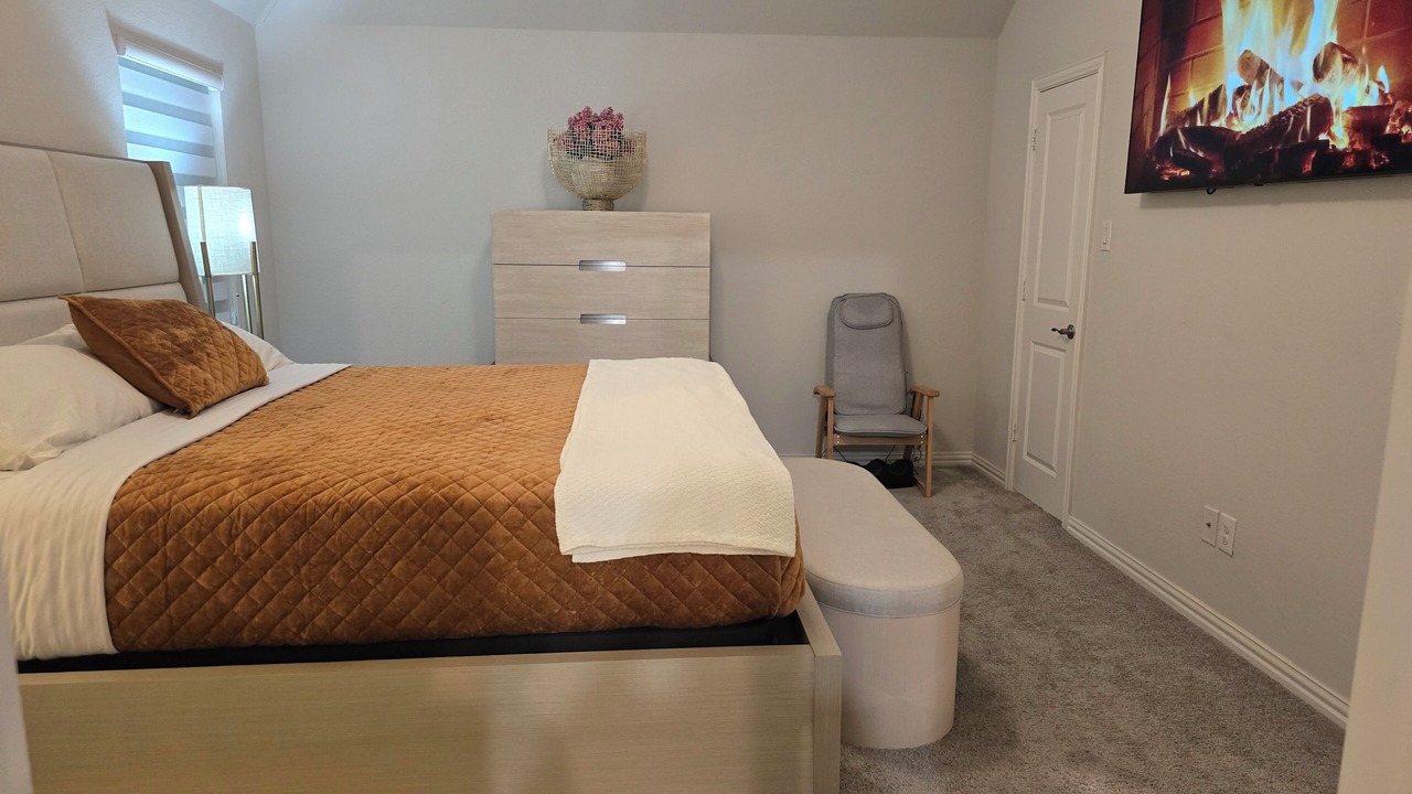 Photo of Bedroom in Aubrey