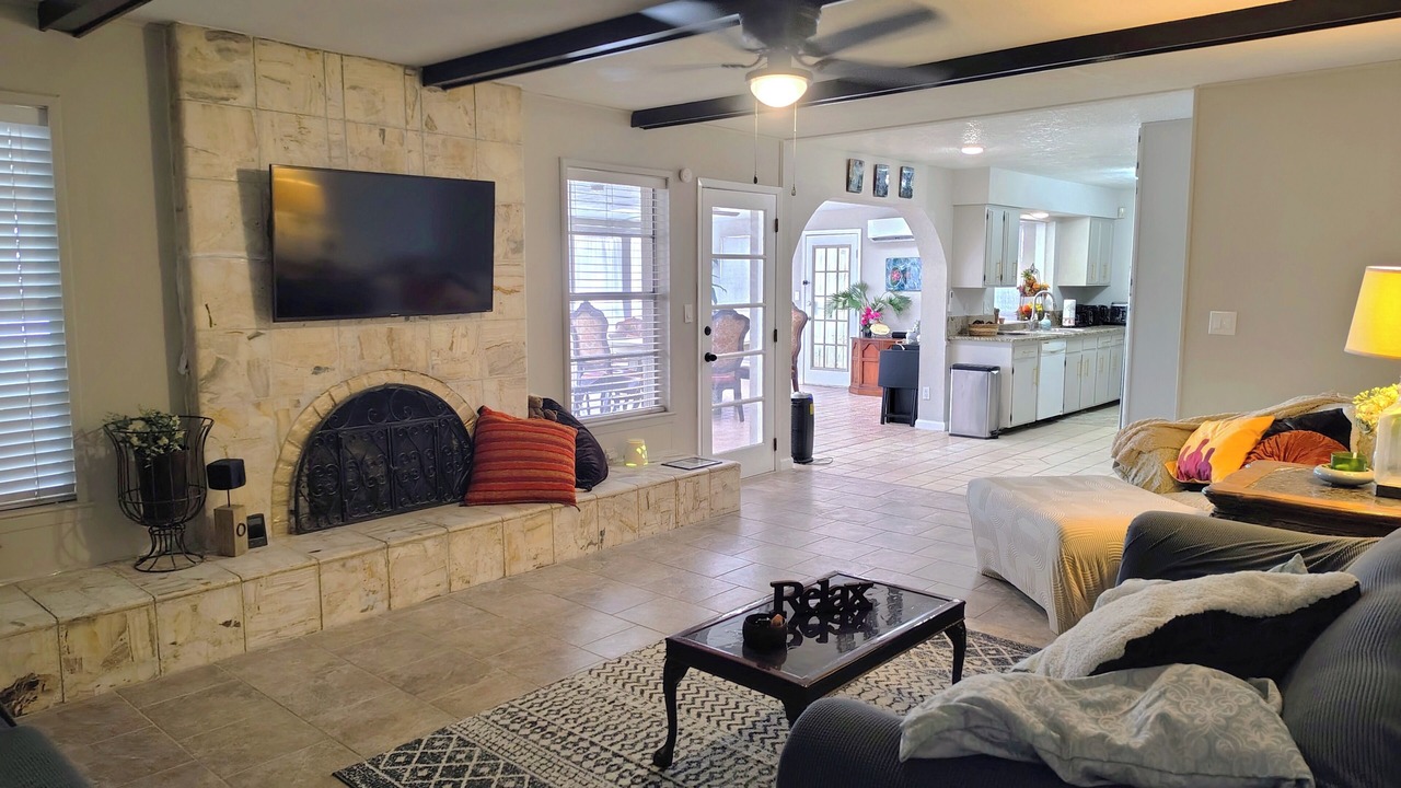 Photo of Livingroom in Biggs Field