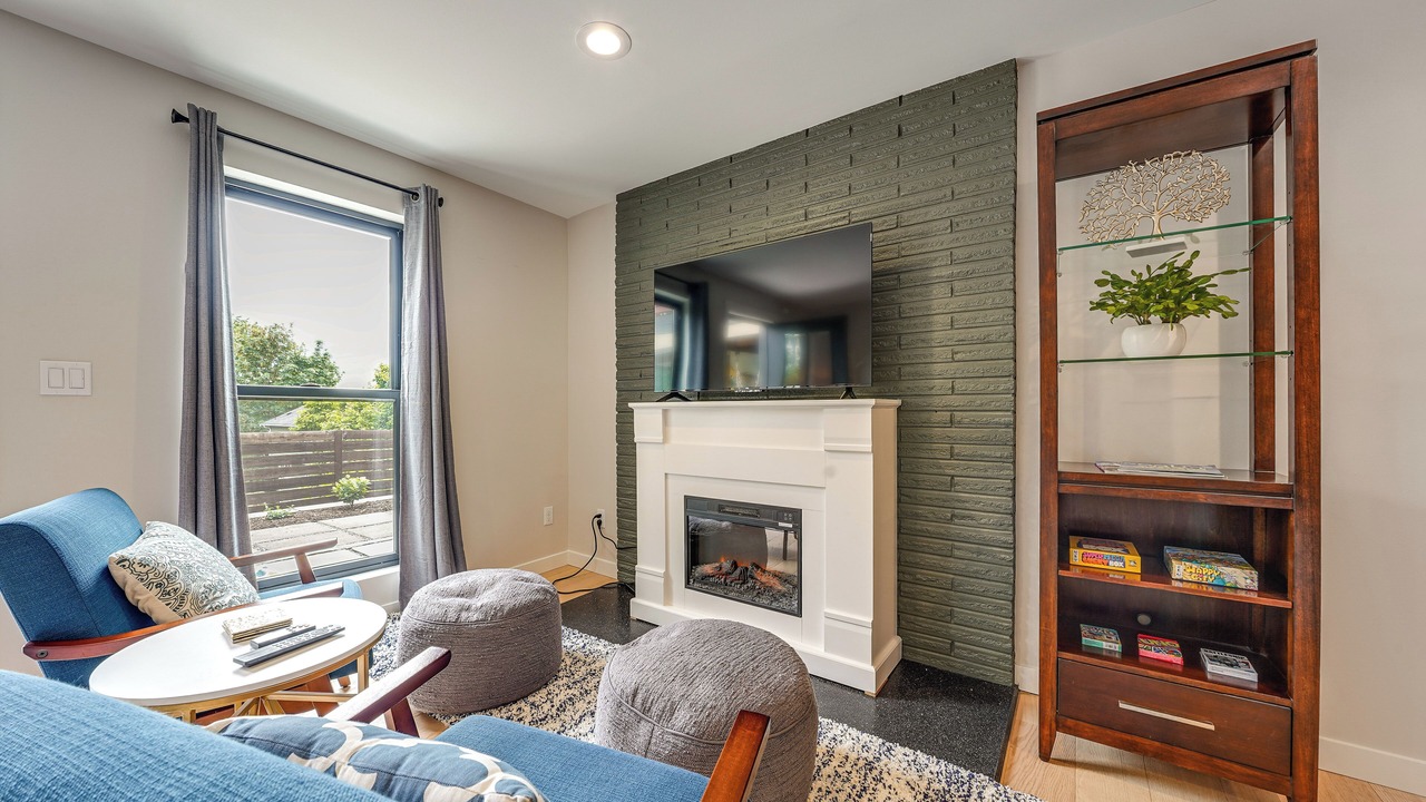 Photo of Livingroom in Mid-Beacon Hill