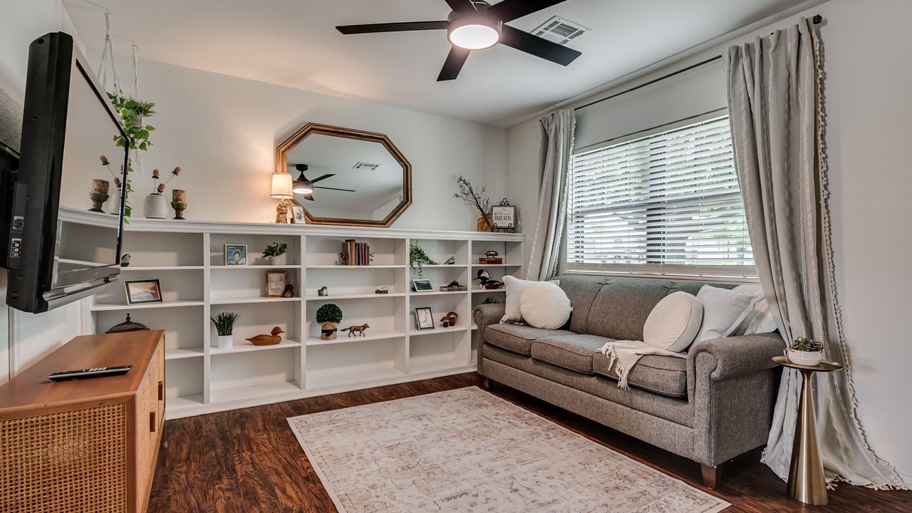 Photo of Livingroom in Mustang