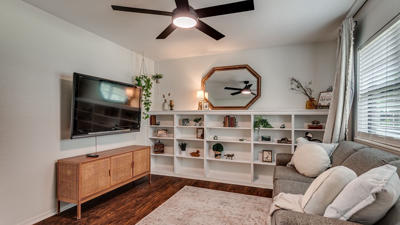 Photo of Livingroom in Mustang
