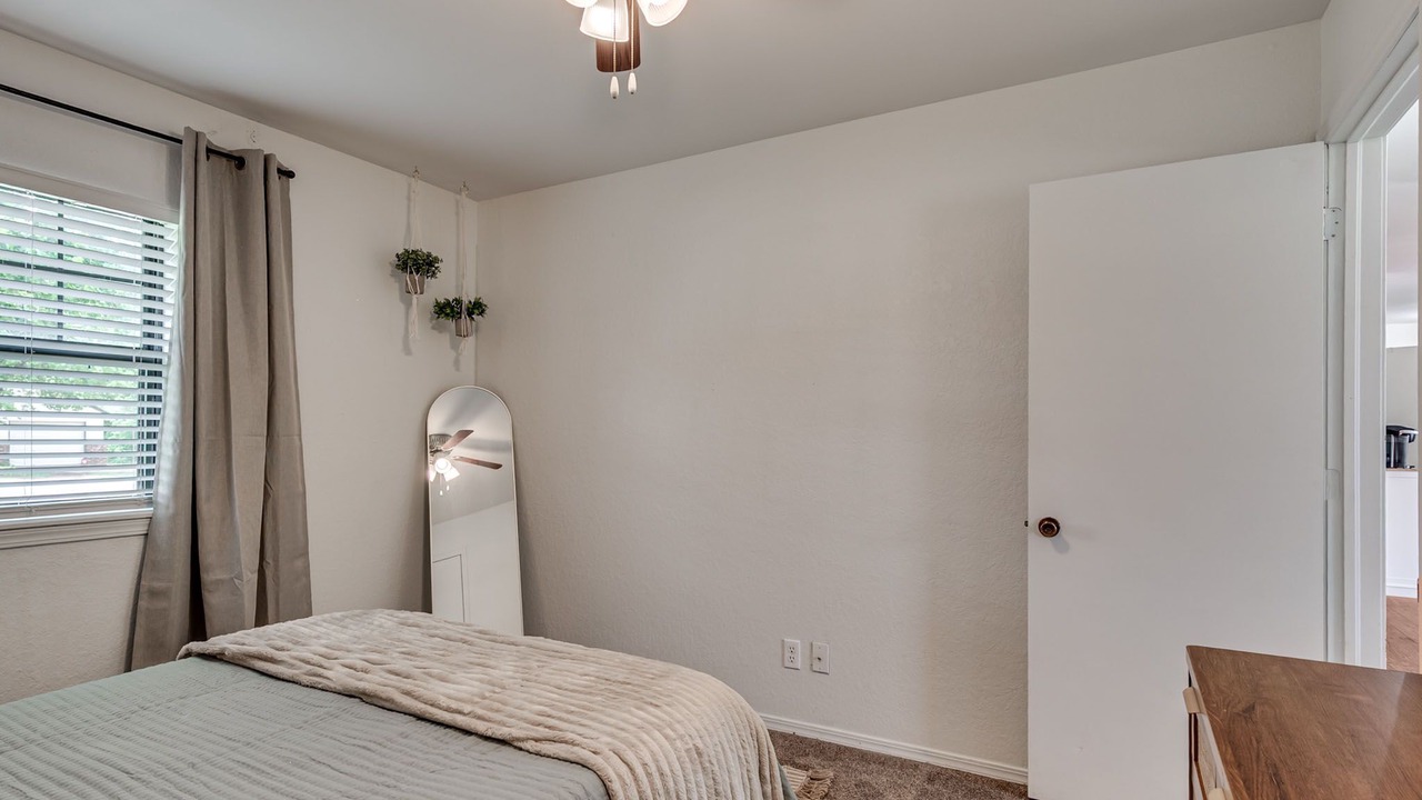 Photo of Bedroom in Mustang
