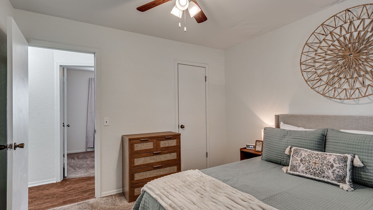 Photo of Bedroom in Mustang