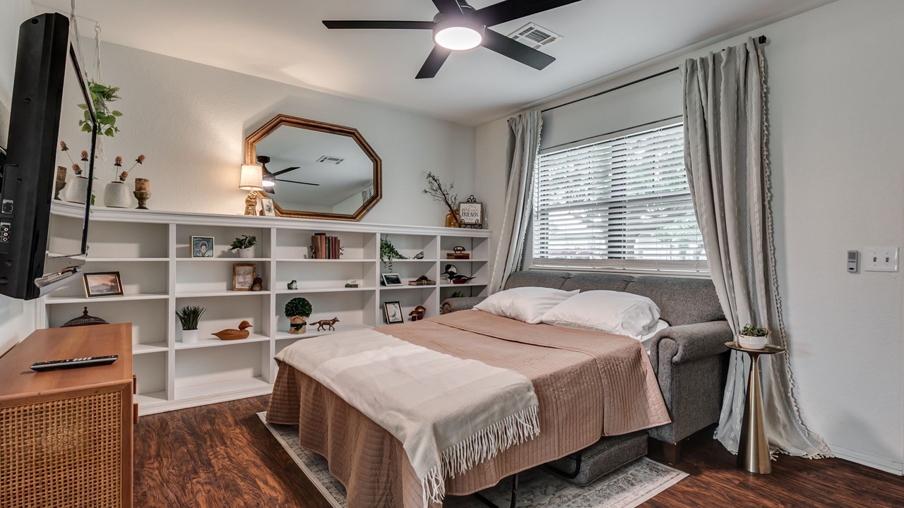 Photo of Bedroom in Mustang