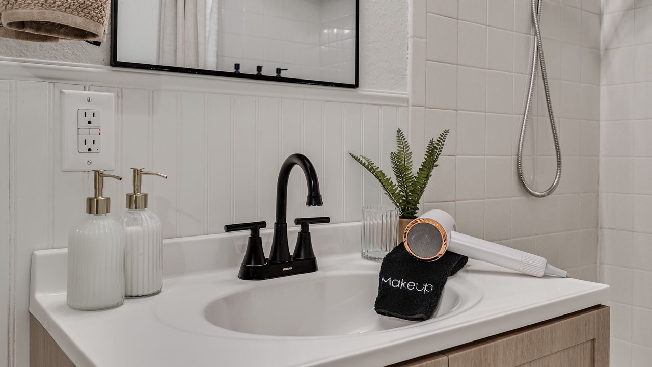 Photo of Bathroom in Mustang