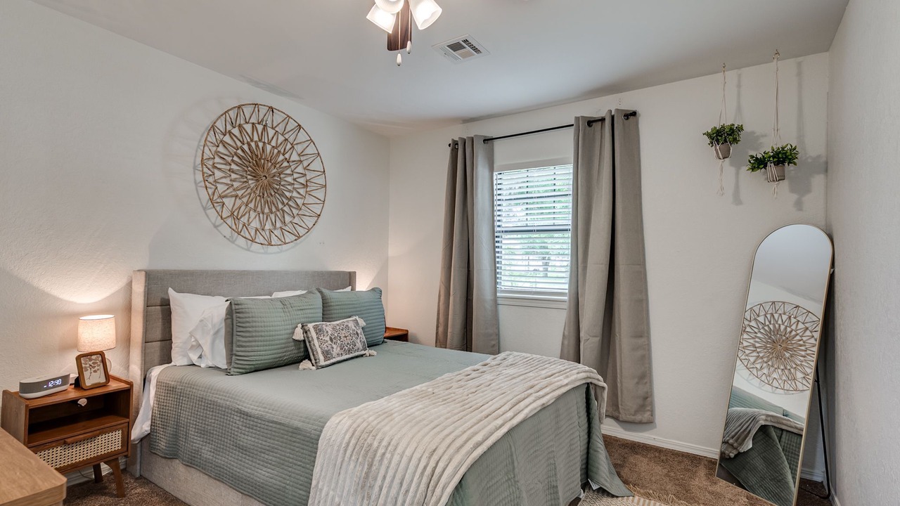 Photo of Bedroom in Mustang