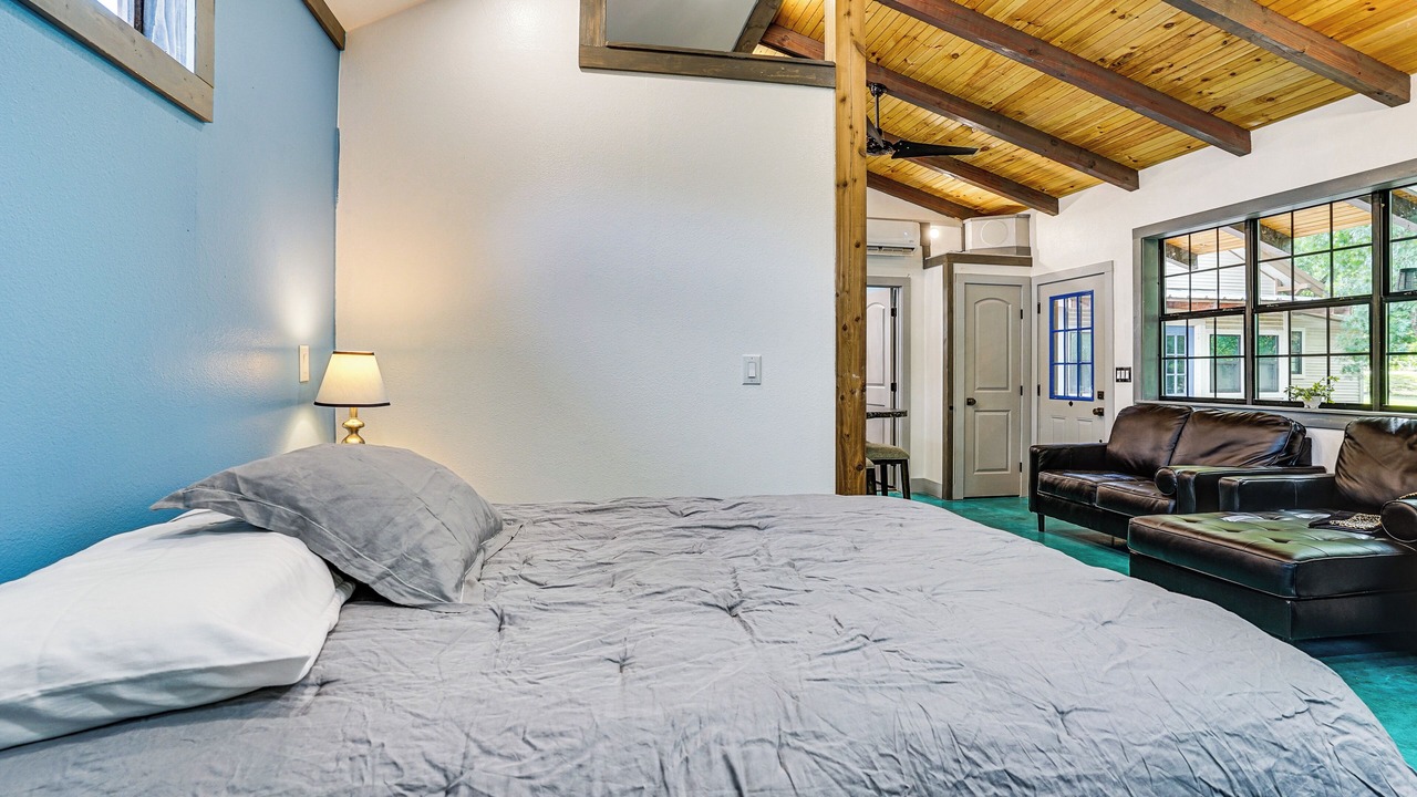 Photo of Bedroom in Glen Rose