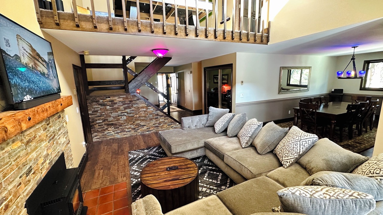 Photo of Livingroom in Evergreen West Central