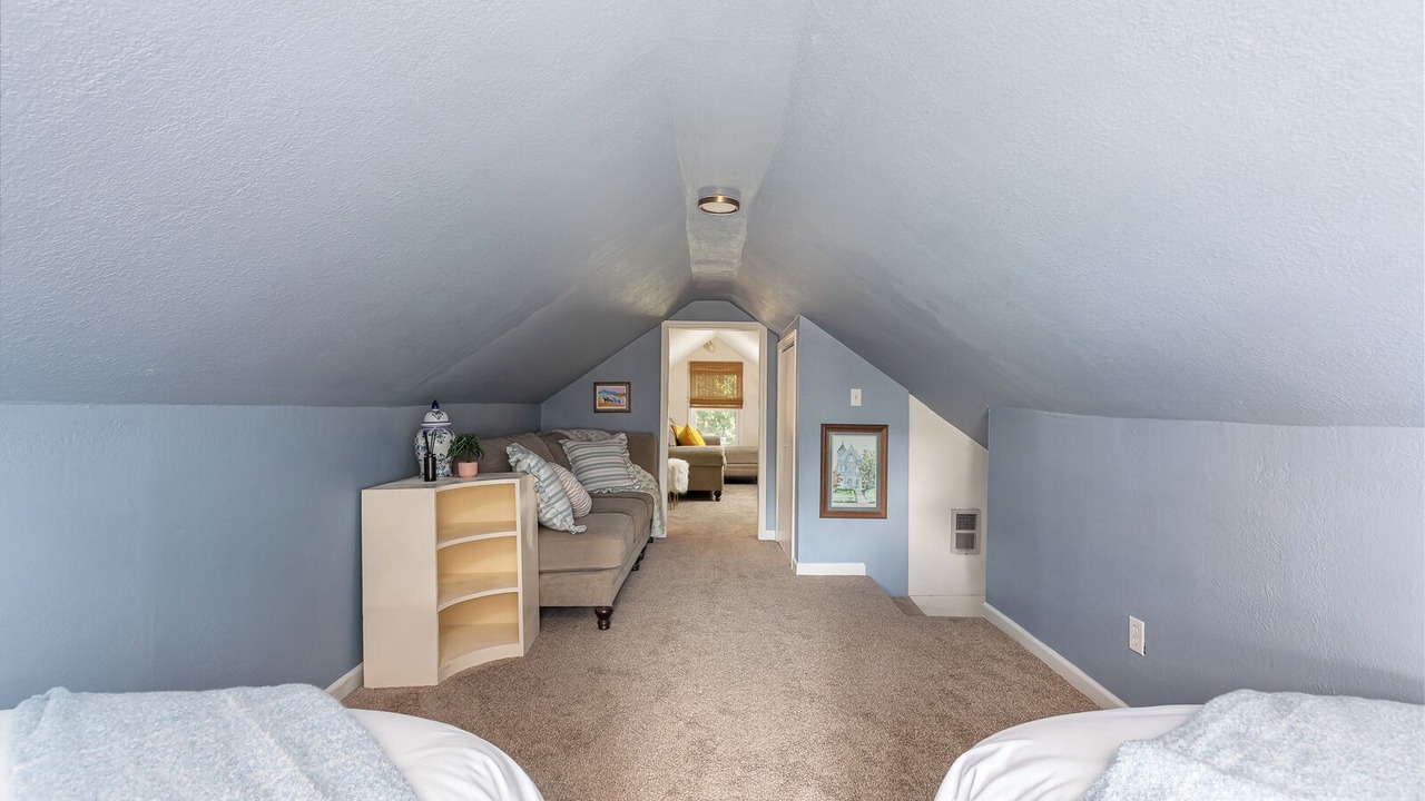 Photo of Bedroom in Roeland Park