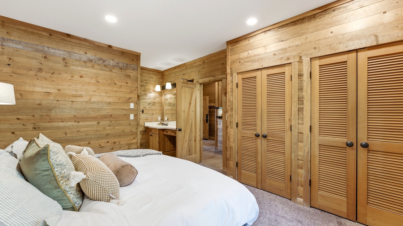 Photo of Bedroom in Sundance