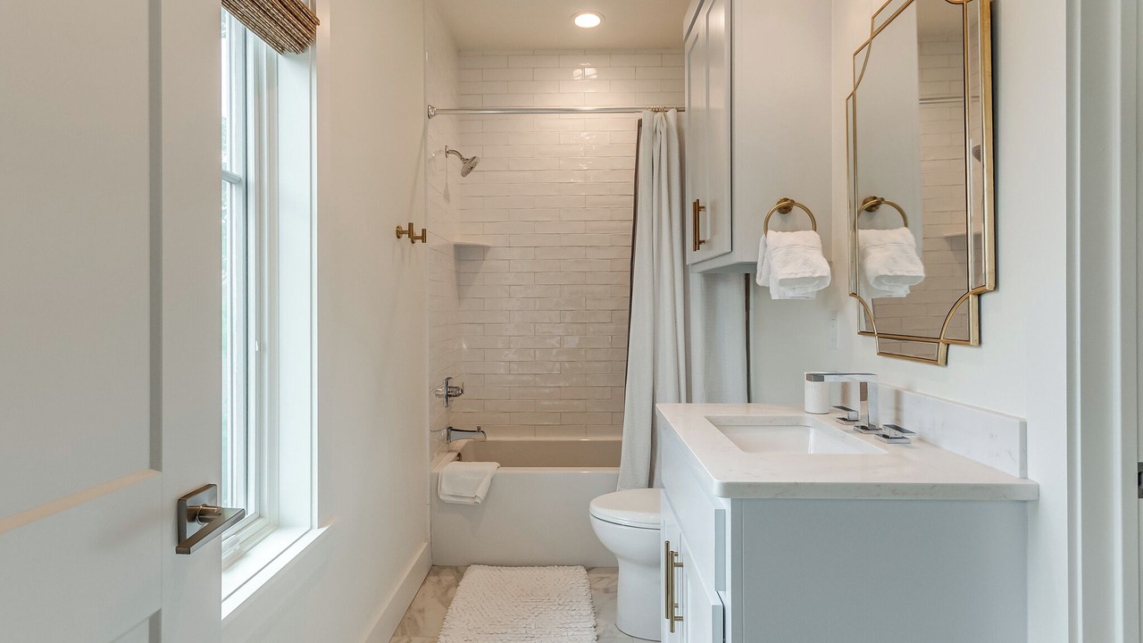 Photo of Bathroom in Carlton Landing
