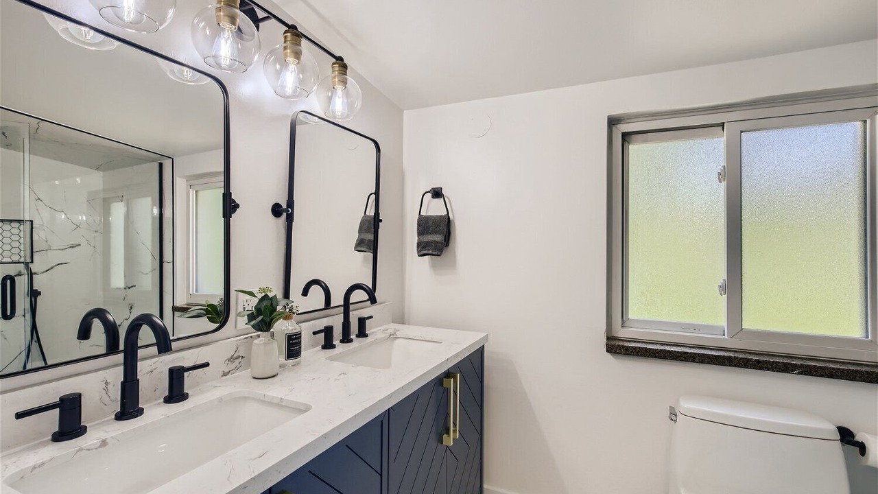 Photo of Bathroom in Applewood West