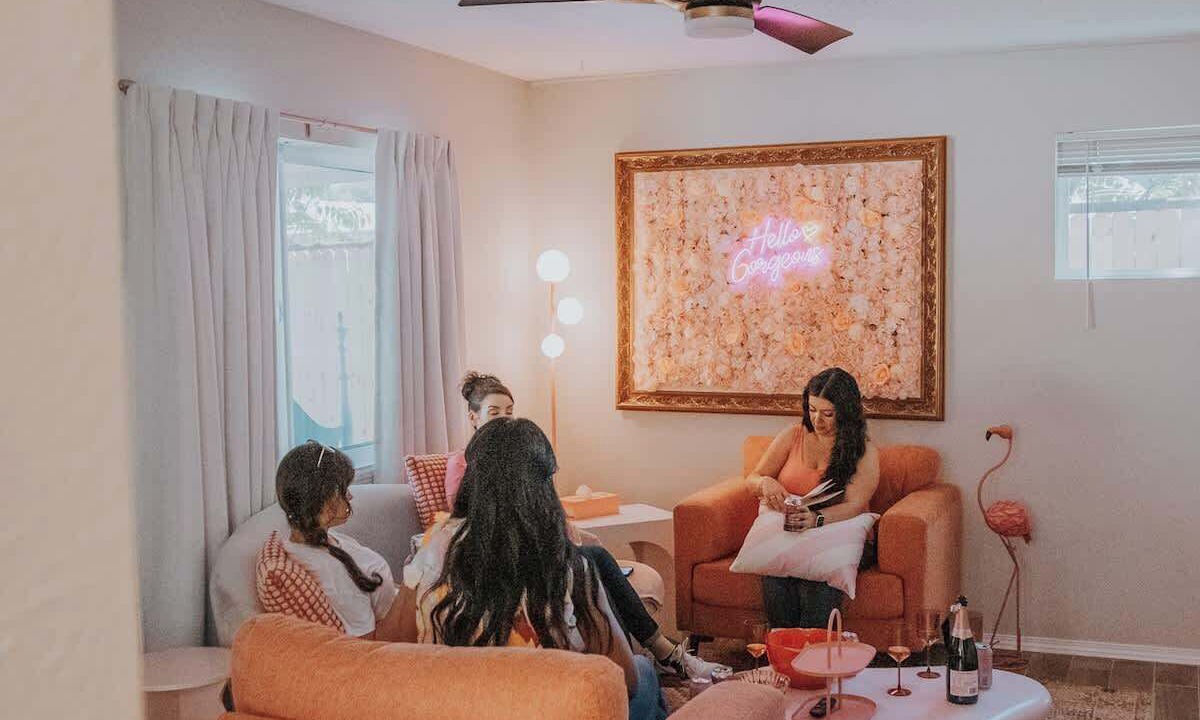 Photo of Livingroom in Pat Hurley