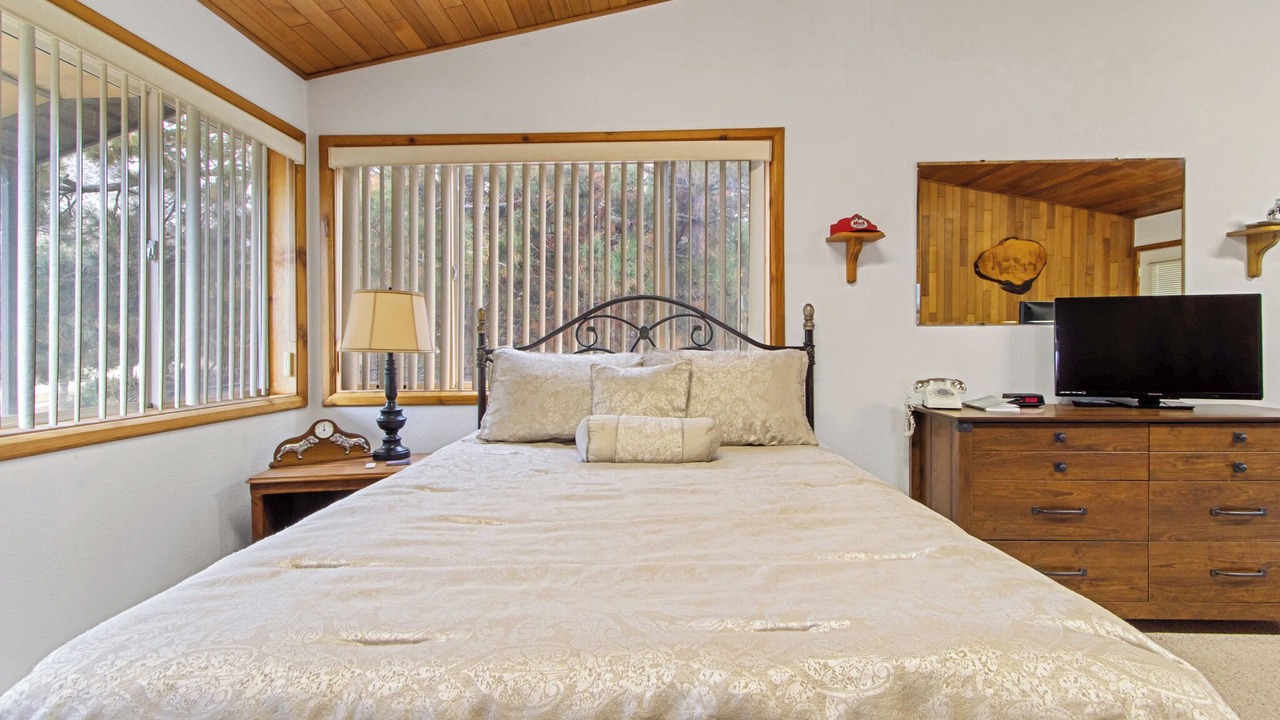 Photo of Bedroom in Gem County