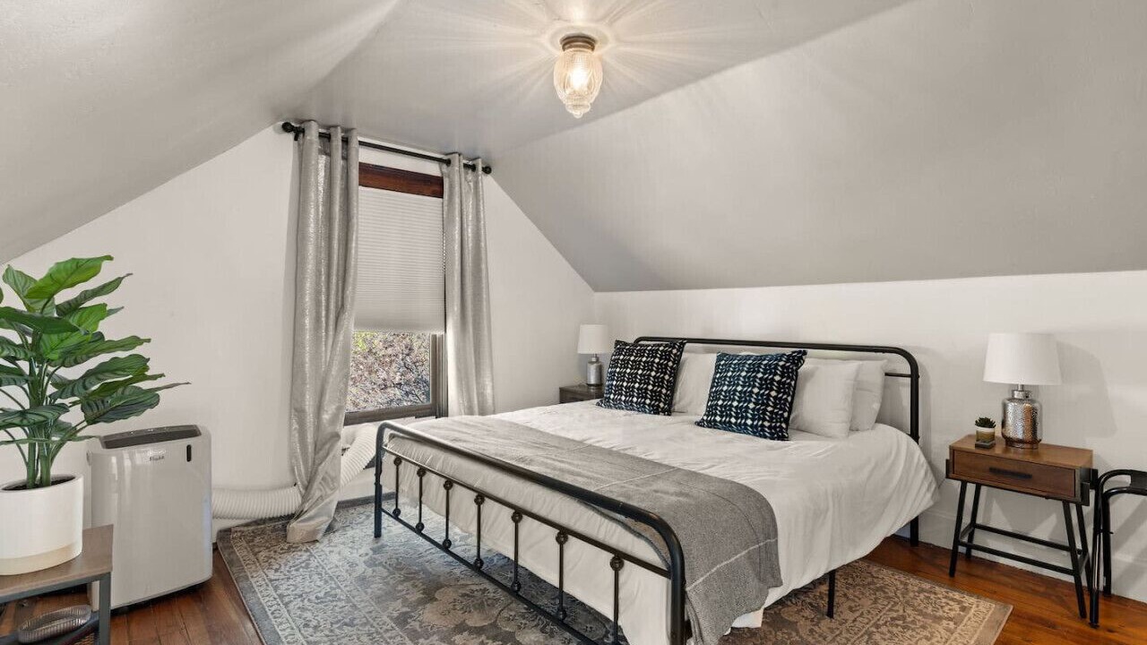 Photo of Bedroom in Huning Highland Historic District