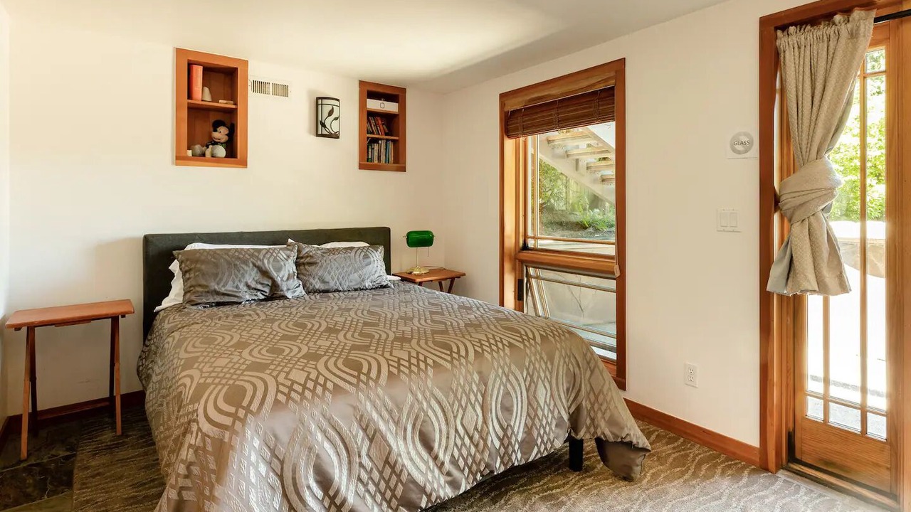 Photo of Bedroom in Seattle Metro Area