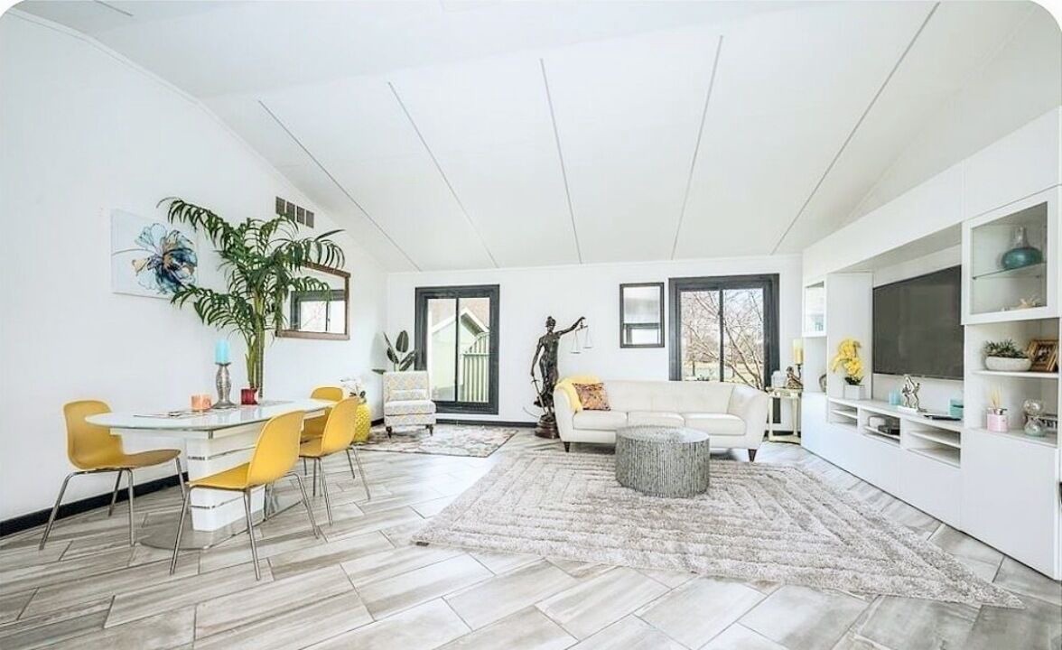Photo of Livingroom in Deerfield