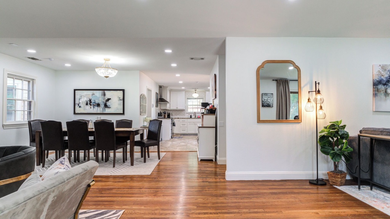 Photo of Livingroom in Tech Terrace