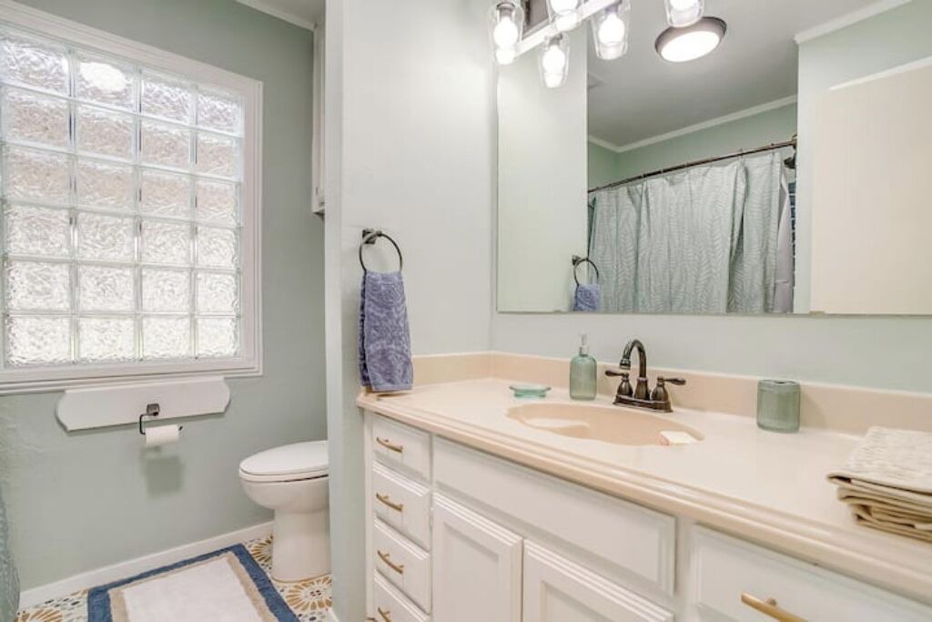 Photo of Bathroom in Gordon
