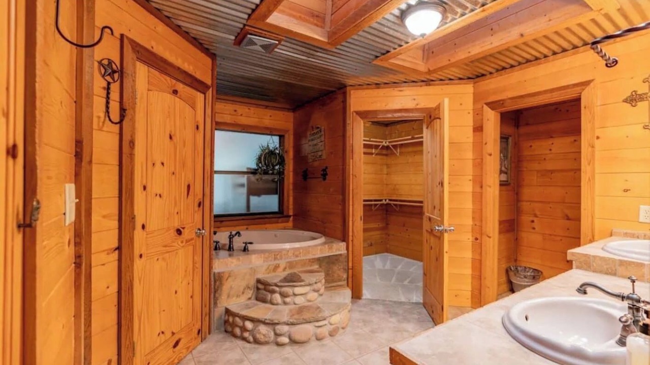 Photo of Bathroom in Granbury
