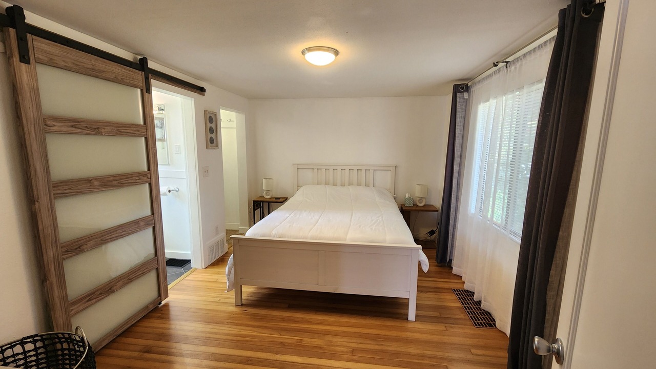Photo of Bedroom in Licton Springs