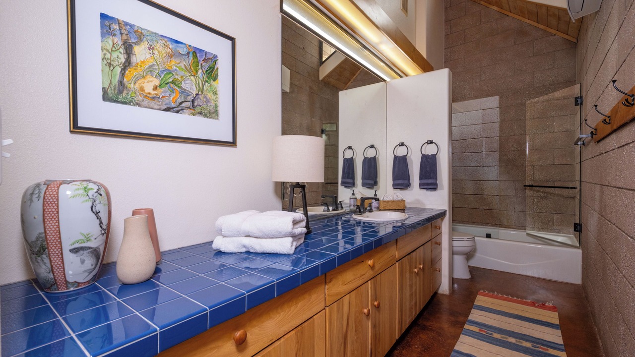 Photo of Bathroom in Canoncito