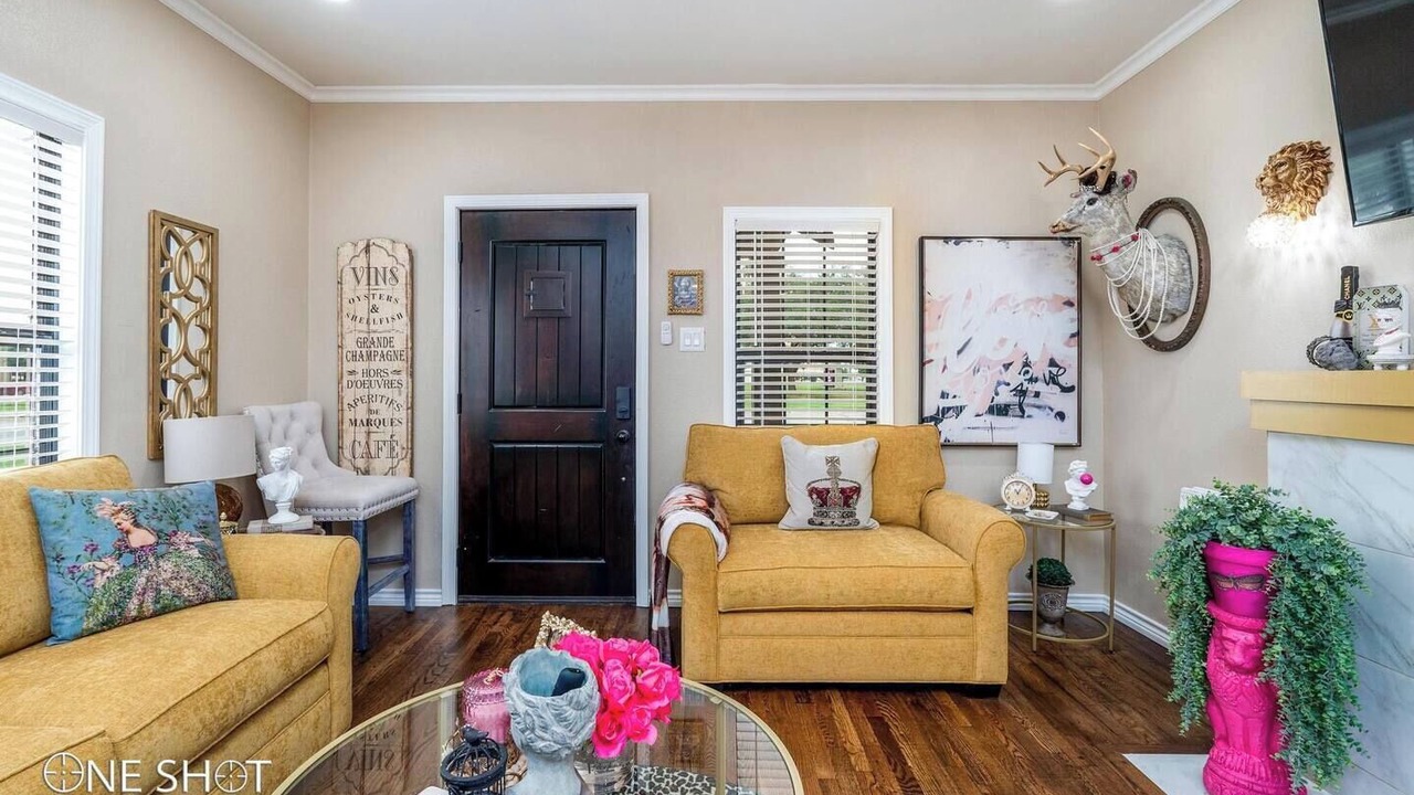 Photo of Livingroom in Over Place Area