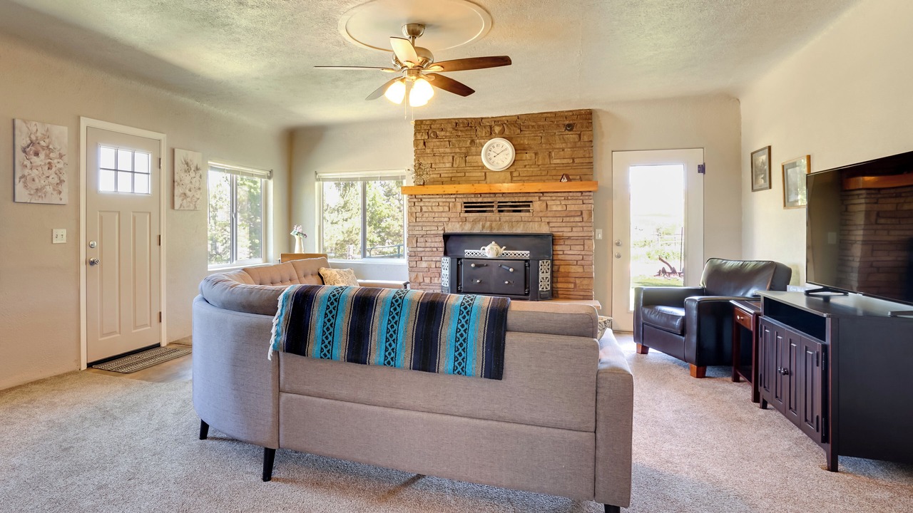 Photo of Livingroom in Gem County