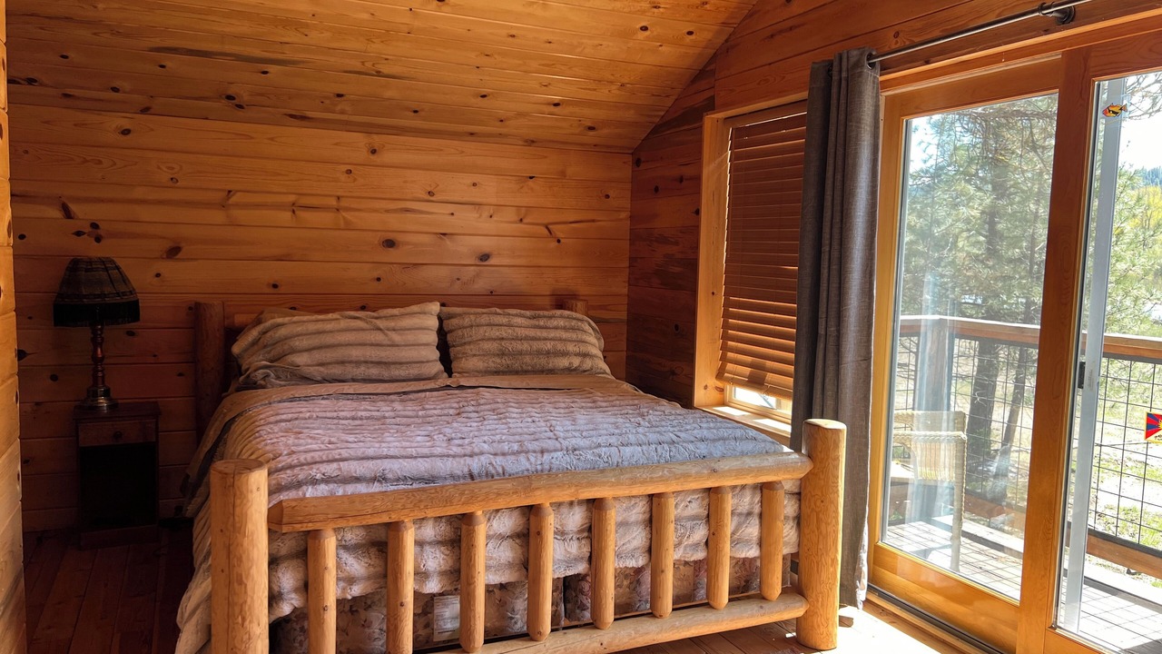 Photo of Bedroom in Garden Valley