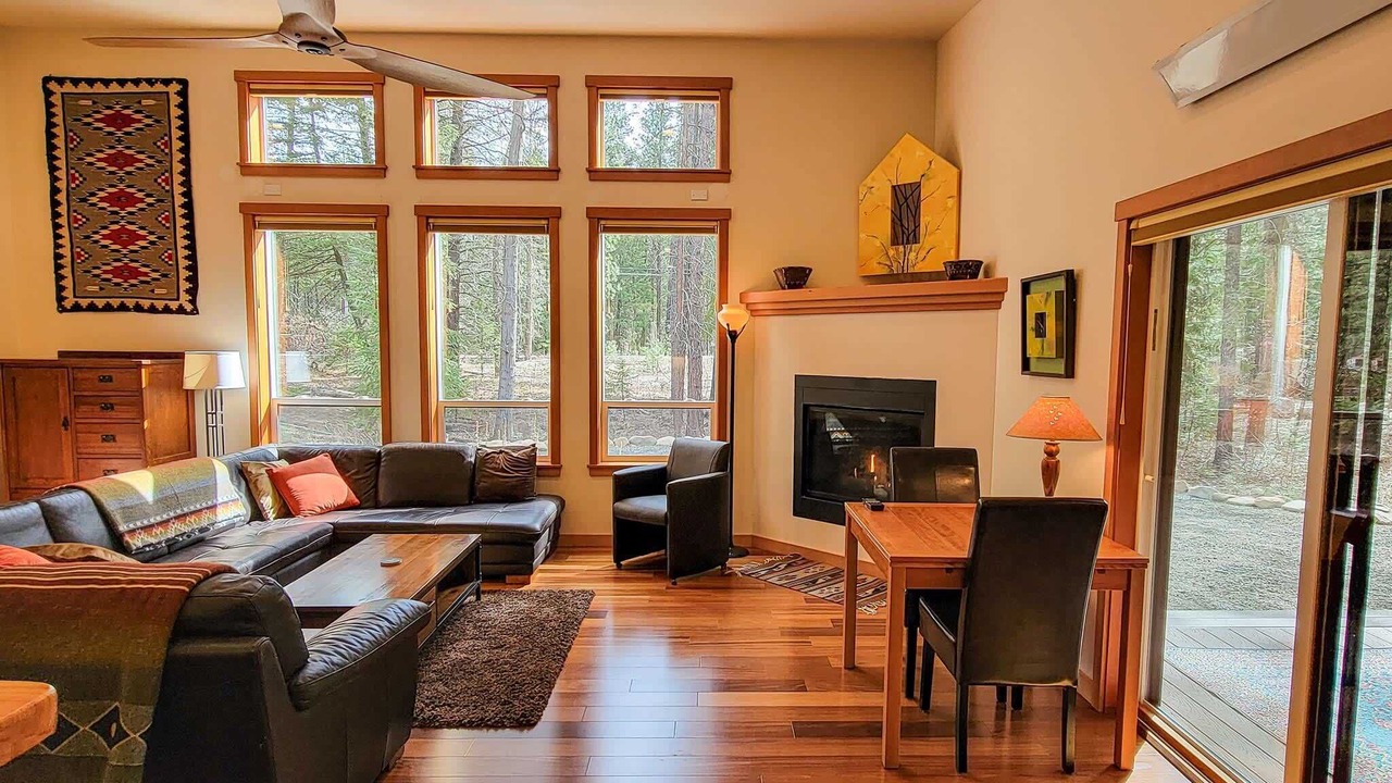 Photo of Livingroom in Mazama