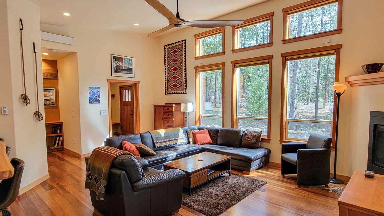 Photo of Livingroom in Mazama