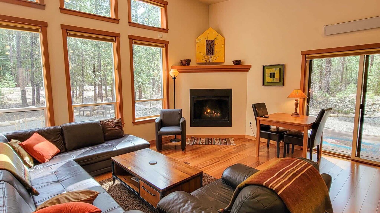 Photo of Livingroom in Mazama