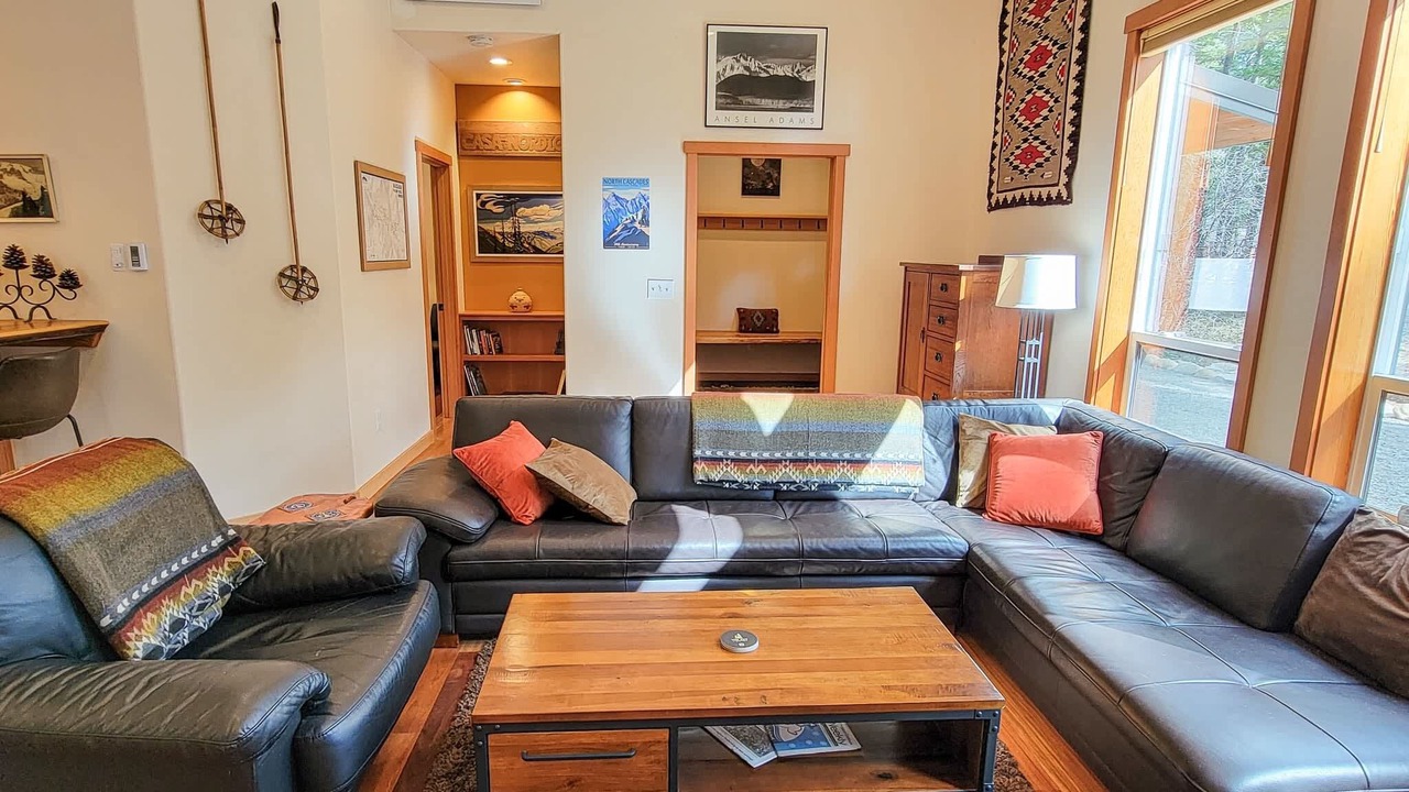 Photo of Livingroom in Mazama