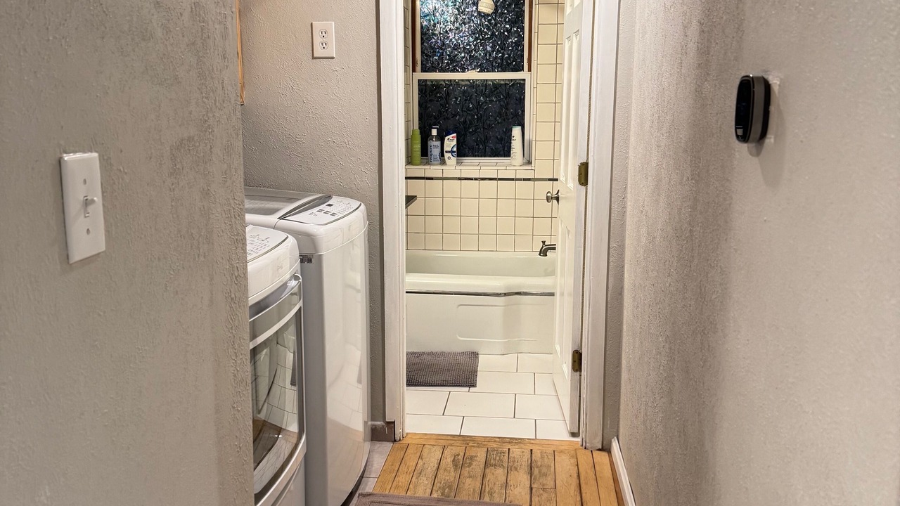 Photo of Bathroom in North Alameda