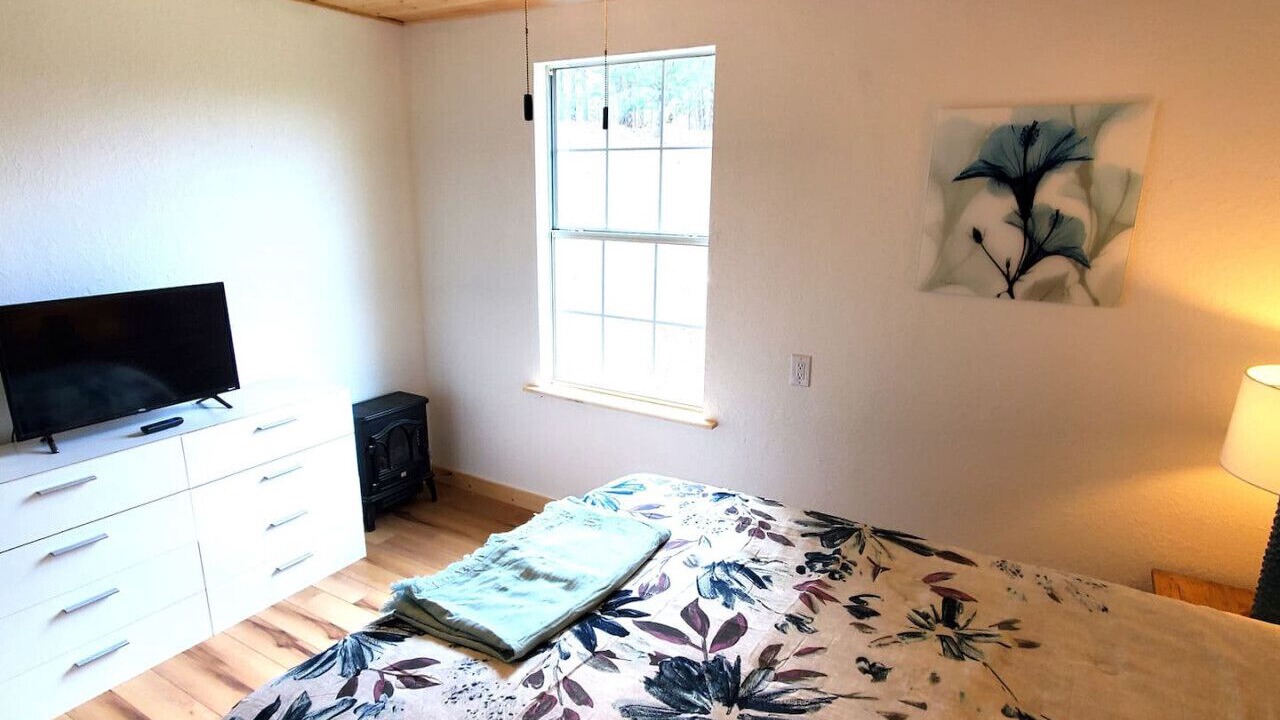 Photo of Bedroom in Sulphur