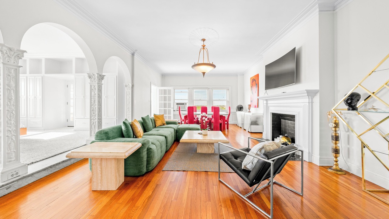 Photo of Livingroom in North Hyde Park