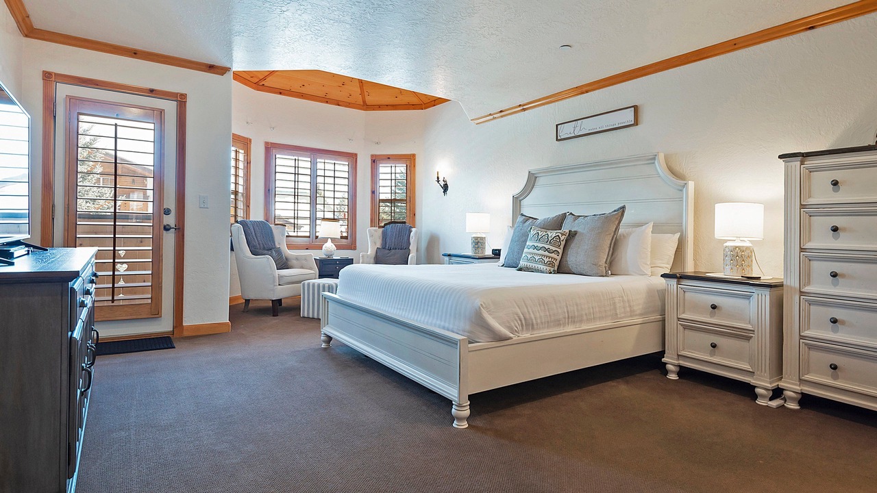 Photo of Bedroom in Midway