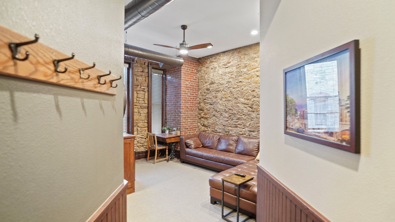 Photo of Livingroom in Downtown