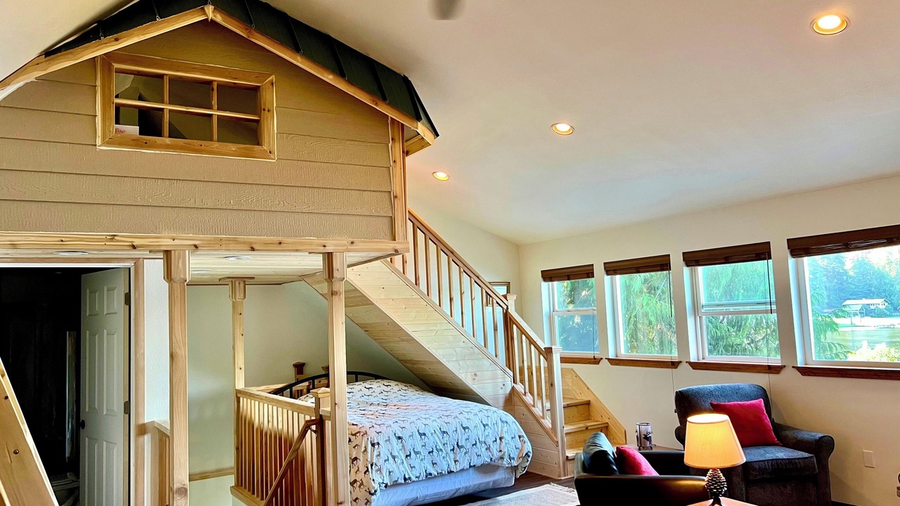 Photo of Bedroom in Eatonville