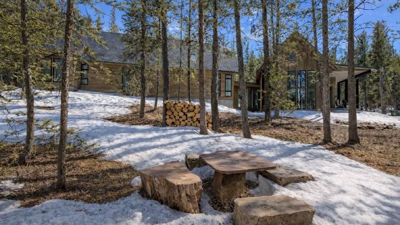 Photo of Outdoor in Michigan Hill